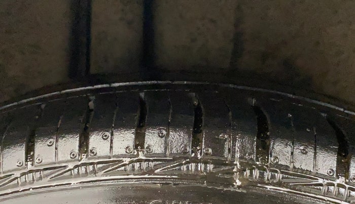 2016 Maruti Ciaz VXI, CNG, Manual, 88,281 km, Right Rear Tyre Tread