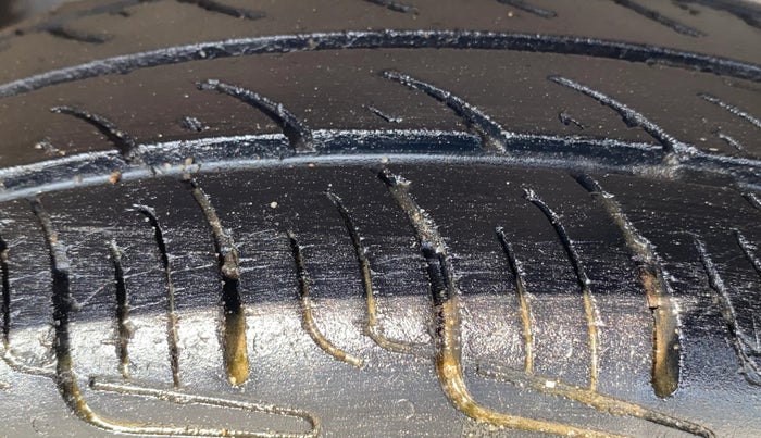 2013 Maruti Alto 800 LXI, Petrol, Manual, 63,056 km, Left Rear Tyre Tread