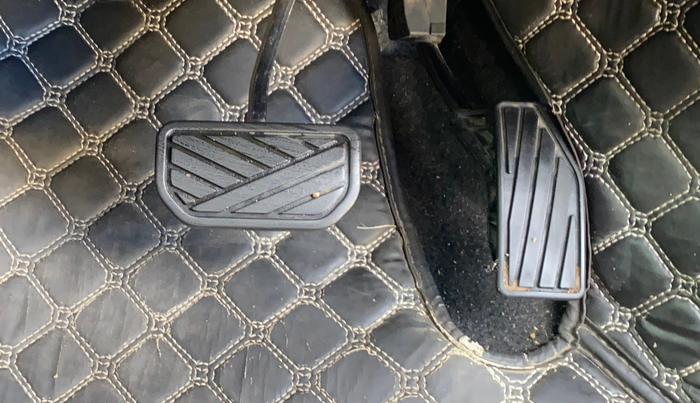 2023 Maruti FRONX ALPHA 1.0L TURBO 6 AT, Petrol, Automatic, 10,583 km, Pedals