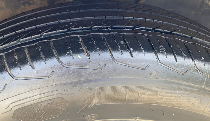 2023 Maruti FRONX ALPHA 1.0L TURBO 6 AT, Petrol, Automatic, 10,583 km, Right Front Tyre Tread