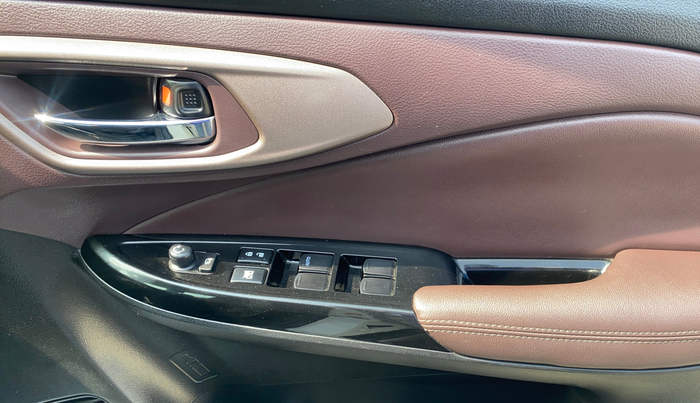 2023 Maruti FRONX ALPHA 1.0L TURBO 6 AT, Petrol, Automatic, 10,583 km, Driver Side Door Panels Control