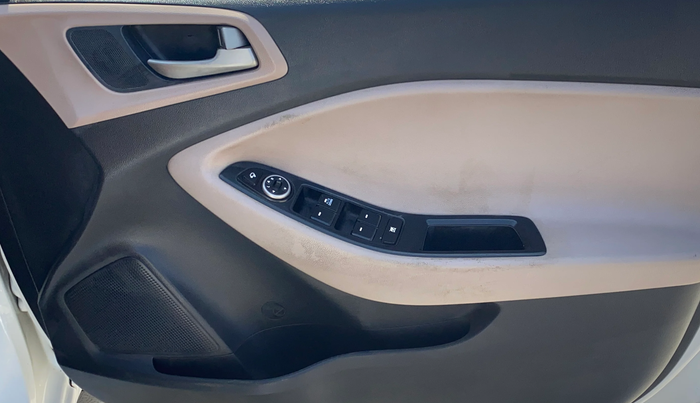 2017 Hyundai Elite i20 SPORTZ 1.2, Petrol, Manual, 58,247 km, Driver Side Door Panels Control