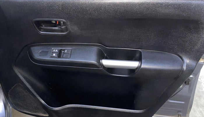2021 Maruti IGNIS SIGMA 1.2, Petrol, Manual, 28,594 km, Driver Side Door Panels Control