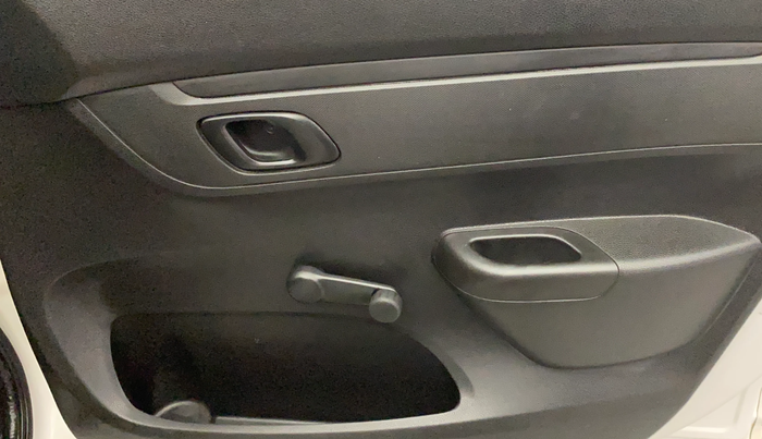 2017 Renault Kwid RXL 1.0, Petrol, Manual, 1,17,575 km, Driver Side Door Panels Control