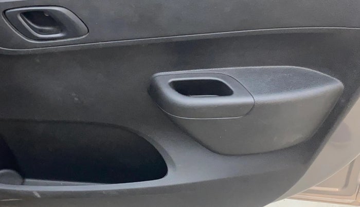 2018 Renault Kwid RXT 1.0 (O), Petrol, Manual, 34,517 km, Driver Side Door Panels Control