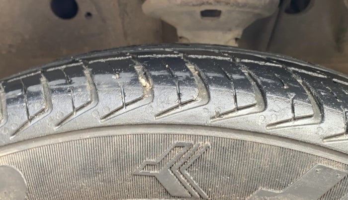 2016 Maruti Wagon R 1.0 VXI, Petrol, Manual, 1,13,290 km, Left Front Tyre Tread