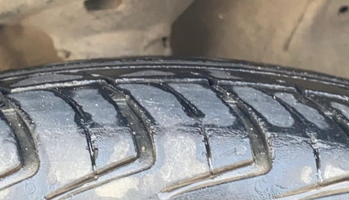 2016 Maruti Wagon R 1.0 VXI, Petrol, Manual, 1,13,290 km, Right Front Tyre Tread