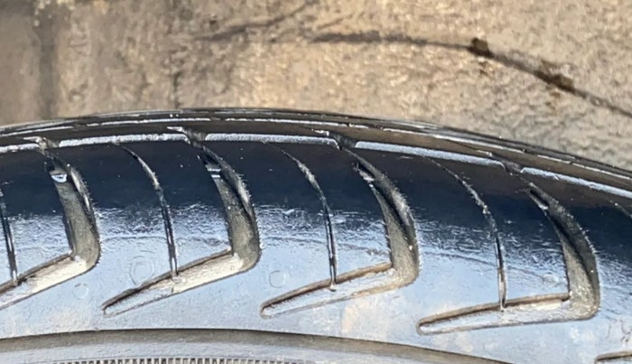 2016 Maruti Wagon R 1.0 VXI, Petrol, Manual, 1,13,290 km, Right Rear Tyre Tread