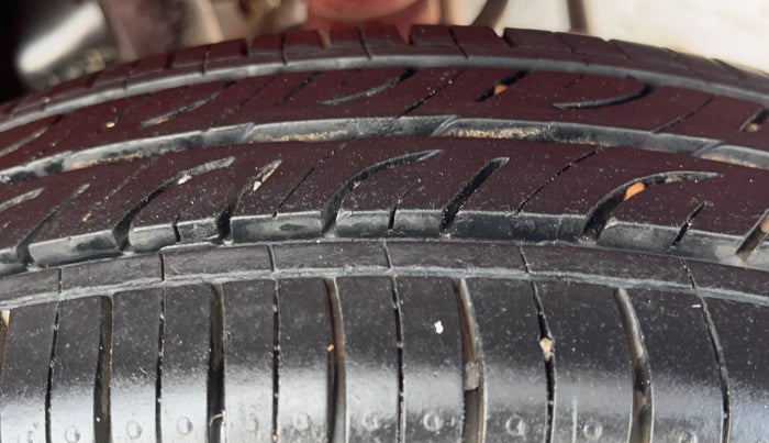 2014 Maruti Alto 800 LXI, Petrol, Manual, 25,383 km, Left Rear Tyre Tread