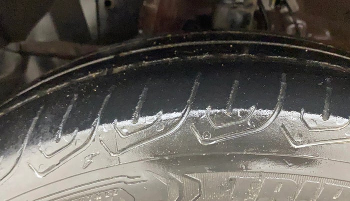 2015 Honda Jazz 1.2L I-VTEC V AT, Petrol, Automatic, 61,092 km, Left Front Tyre Tread