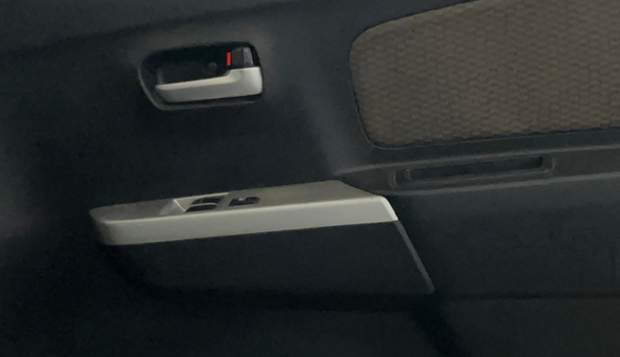 2015 Maruti Wagon R 1.0 LXI, Petrol, Manual, 40,726 km, Driver Side Door Panels Control