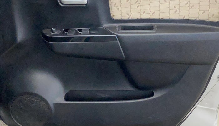 2018 Maruti Wagon R 1.0 VXI, Petrol, Manual, 58,271 km, Driver Side Door Panels Control