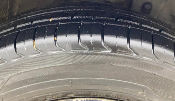 2019 Honda Amaze 1.5L I-DTEC VX, Diesel, Manual, 1,41,077 km, Right Front Tyre Tread