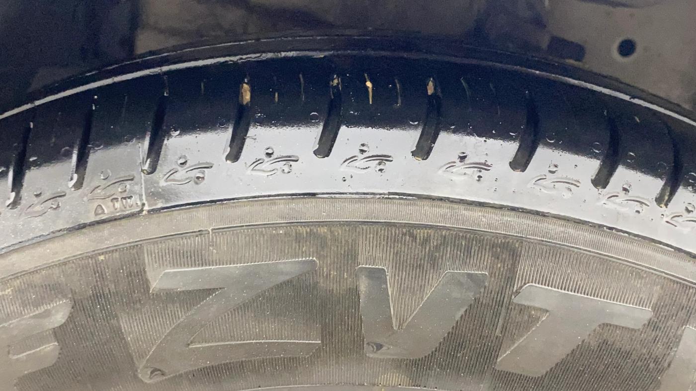 2014 Maruti Swift Dzire VXI, Petrol, Manual, 55,720 km, Left Front Tyre Tread