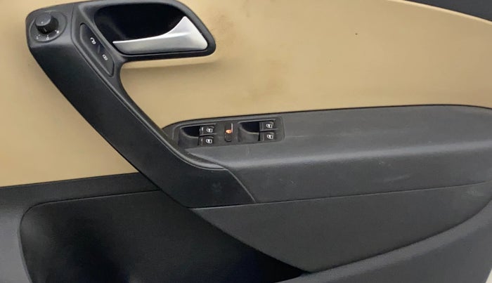 2016 Volkswagen Polo HIGHLINE1.2L, Petrol, Manual, 76,926 km, Driver Side Door Panels Control