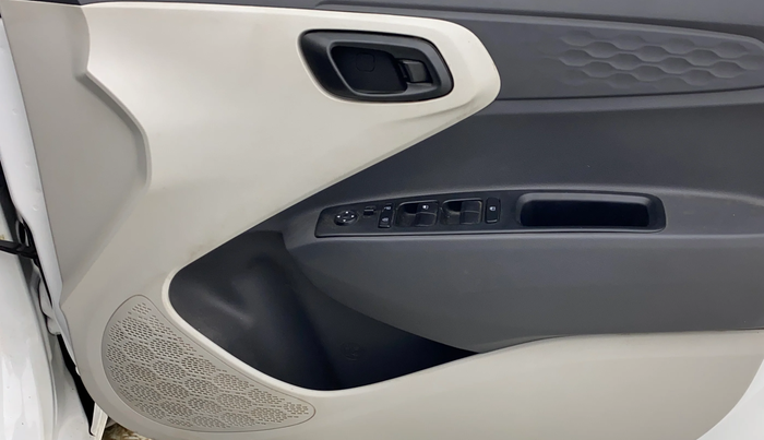 2022 Hyundai AURA S 1.2 CNG, CNG, Manual, 91,342 km, Driver Side Door Panels Control