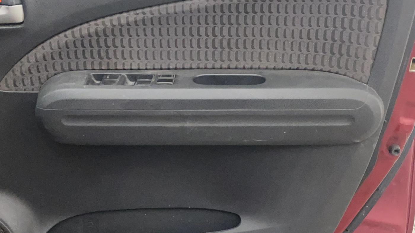 2015 Maruti Ritz VXI, CNG, Manual, 1,30,066 km, Driver Side Door Panels Control
