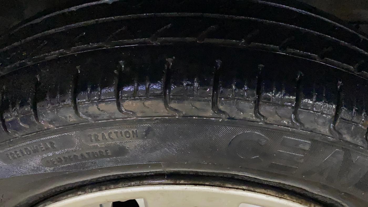2013 Maruti Wagon R 1.0 LXI, Petrol, Manual, 65,477 km, Right Front Tyre Tread
