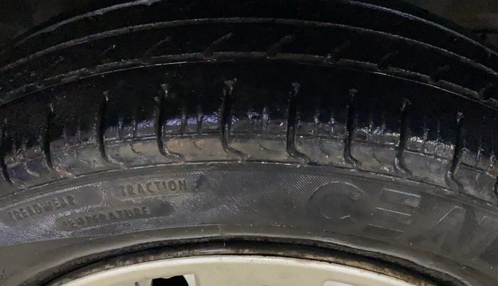 2013 Maruti Wagon R 1.0 LXI, Petrol, Manual, 65,477 km, Right Front Tyre Tread