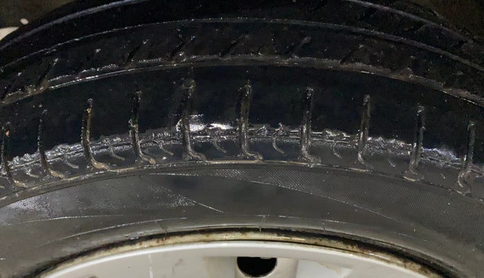 2013 Maruti Wagon R 1.0 LXI, Petrol, Manual, 65,477 km, Left Front Tyre Tread