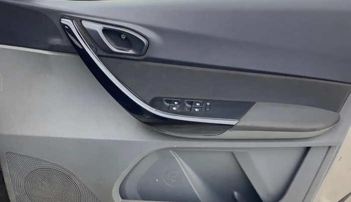2019 Tata TIGOR XZ PETROL, CNG, Manual, 79,804 km, Driver Side Door Panels Control