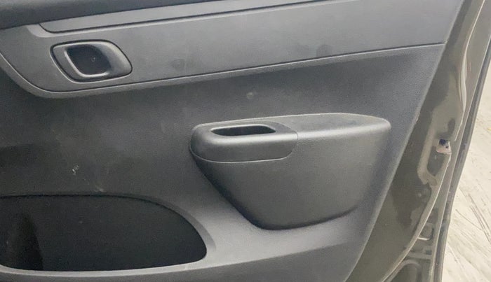 2022 Renault Kwid RXT 1.0 AMT, Petrol, Automatic, 15,747 km, Driver Side Door Panels Control