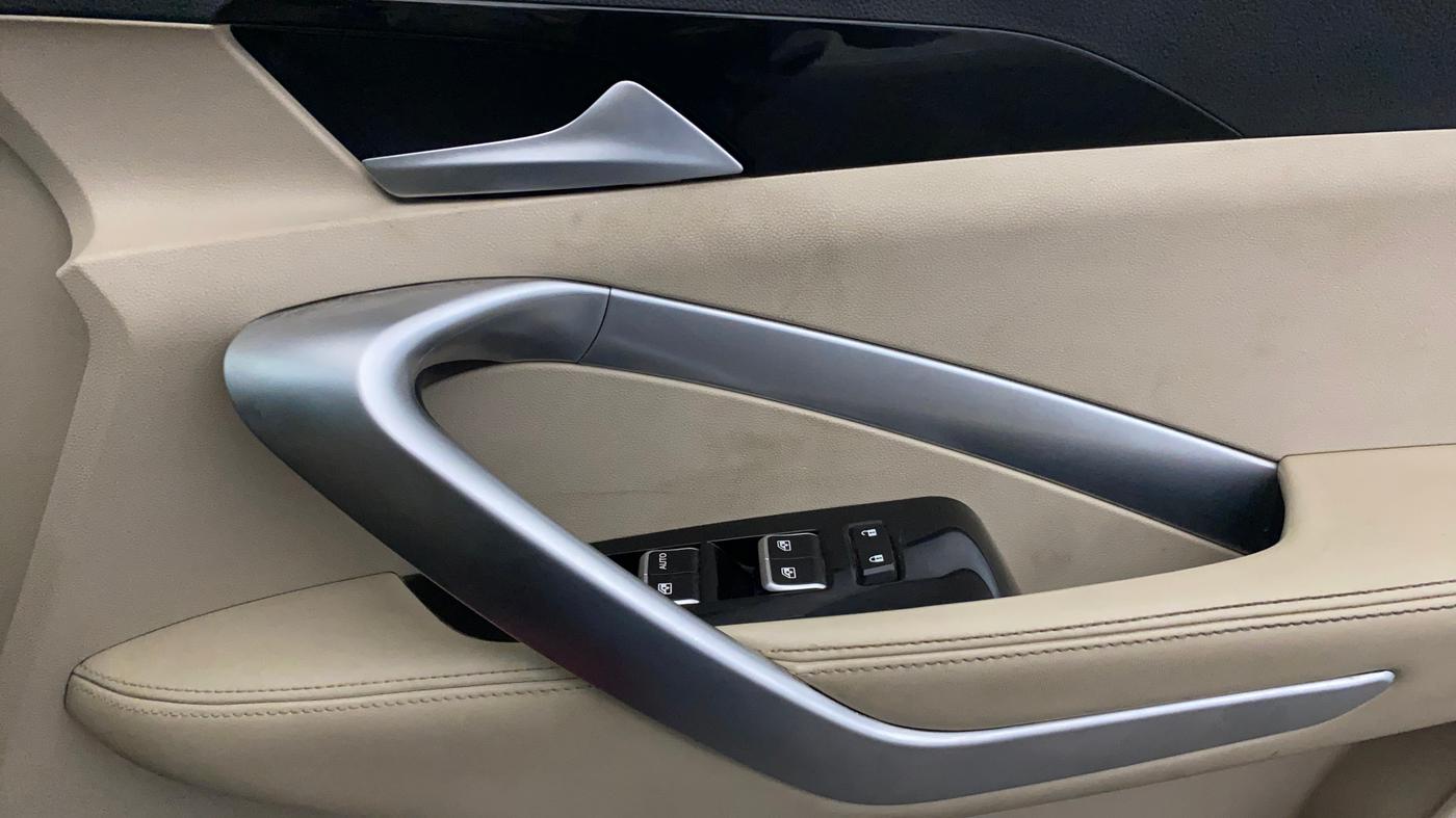 2022 MG HECTOR SHARP HYBRID 1.5 PETROL, Petrol, Manual, 59,509 km, Driver Side Door Panels Control