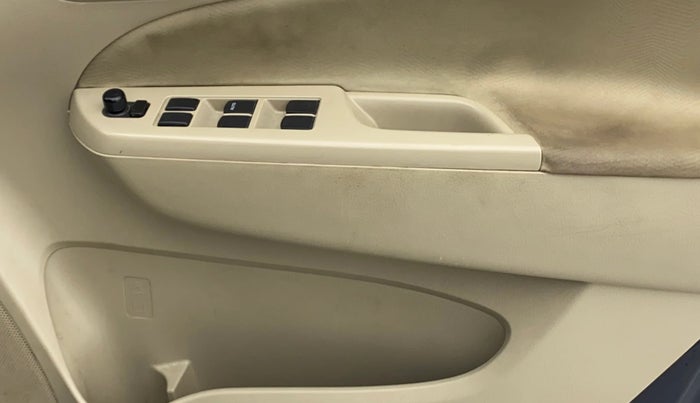 2017 Maruti Ertiga ZXI+, Petrol, Manual, 1,49,740 km, Driver Side Door Panels Control