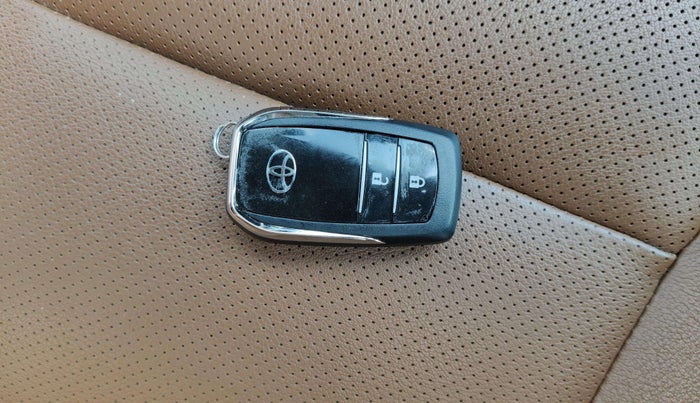 2022 Toyota Innova Crysta 2.4 ZX AT 7 STR, Diesel, Automatic, 47,390 km, Key Close Up