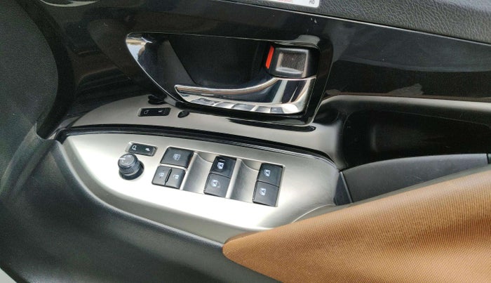 2022 Toyota Innova Crysta 2.4 ZX AT 7 STR, Diesel, Automatic, 47,390 km, Driver Side Door Panels Control