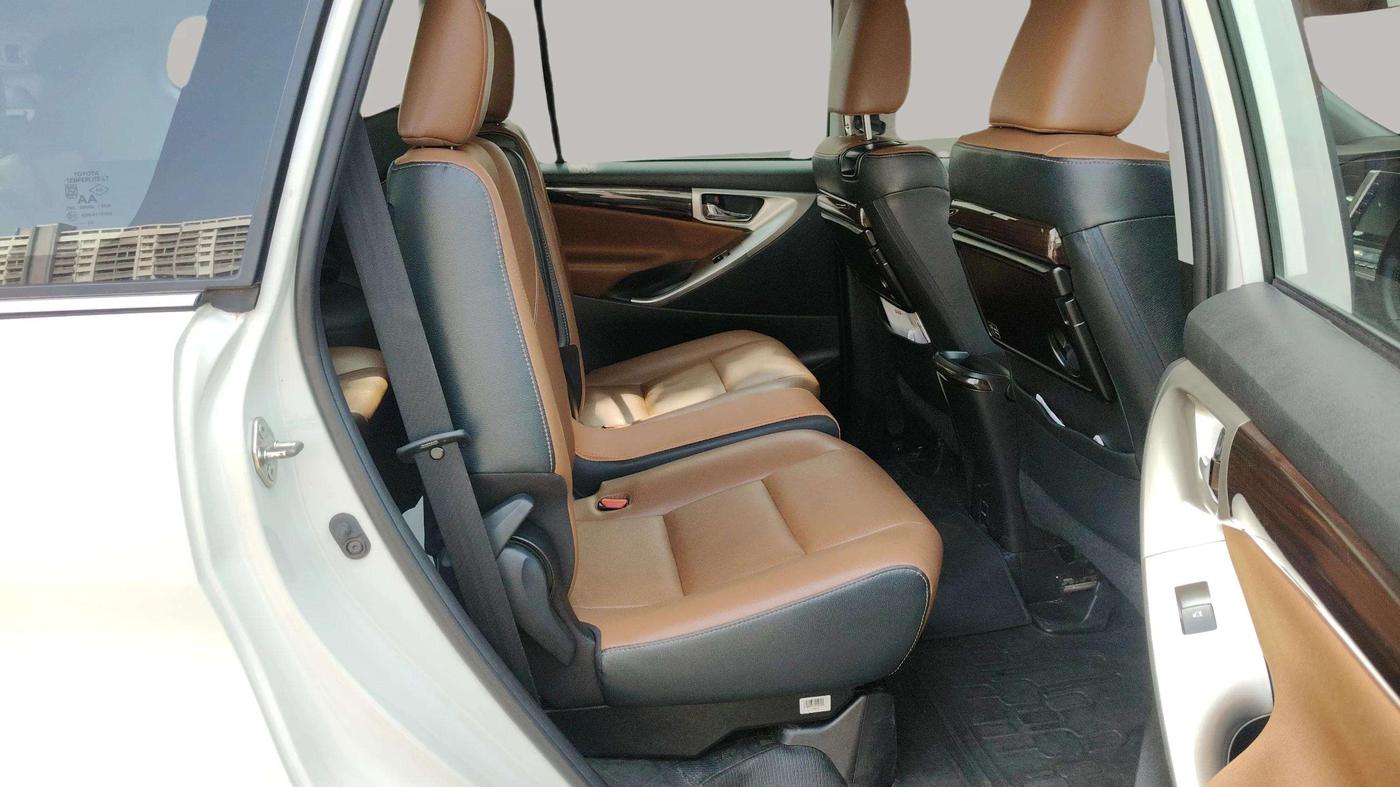 2022 Toyota Innova Crysta 2.4 ZX AT 7 STR, Diesel, Automatic, 47,390 km, Right Side Rear Door Cabin