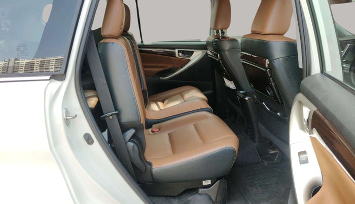 2022 Toyota Innova Crysta 2.4 ZX AT 7 STR, Diesel, Automatic, 47,390 km, Right Side Rear Door Cabin