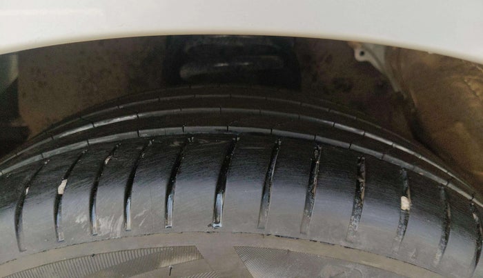 2022 Toyota Innova Crysta 2.4 ZX AT 7 STR, Diesel, Automatic, 47,390 km, Right Front Tyre Tread