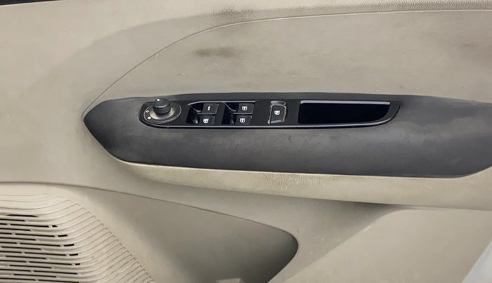 2020 Renault TRIBER RXZ, Petrol, Manual, 75,385 km, Driver Side Door Panels Control