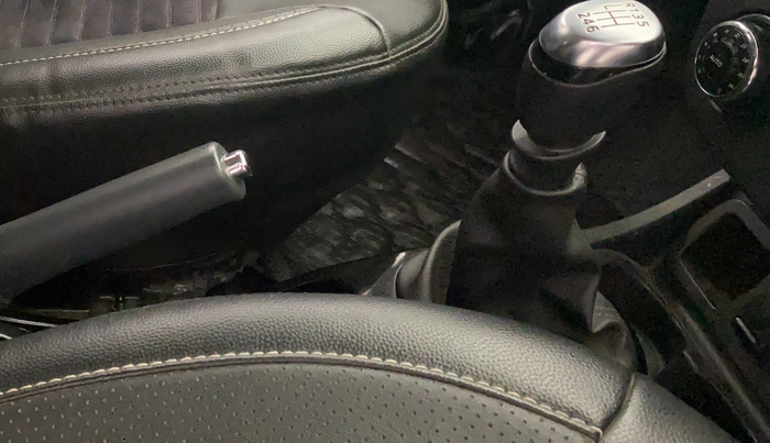 2020 Renault Duster RXZ 1.3 TURBO PETROL MT, Petrol, Manual, 67,298 km, Gear Lever