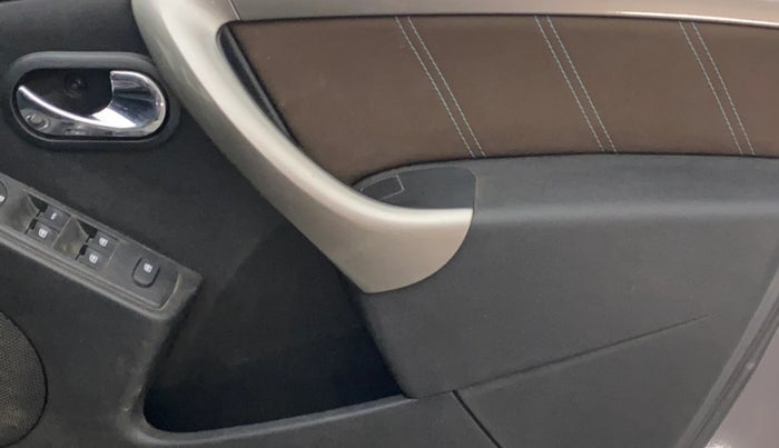 2020 Renault Duster RXZ 1.3 TURBO PETROL MT, Petrol, Manual, 67,298 km, Driver Side Door Panels Control