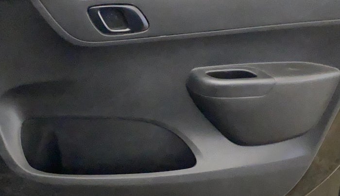 2017 Renault Kwid RXT 1.0 AMT (O), Petrol, Automatic, 99,229 km, Driver Side Door Panels Control