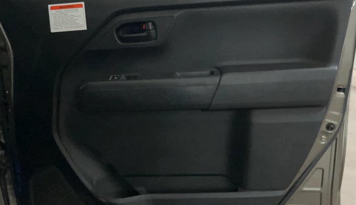 2023 Maruti New Wagon-R LXI CNG 1.0, CNG, Manual, 37,256 km, Driver Side Door Panels Control