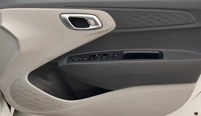 2022 Hyundai GRAND I10 NIOS SPORTZ 1.2 KAPPA VTVT CNG, CNG, Manual, 55,242 km, Driver Side Door Panels Control