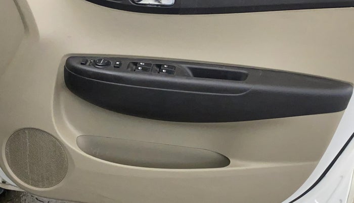 2014 Hyundai i20 SPORTZ 1.2, CNG, Manual, 63,655 km, Driver Side Door Panels Control