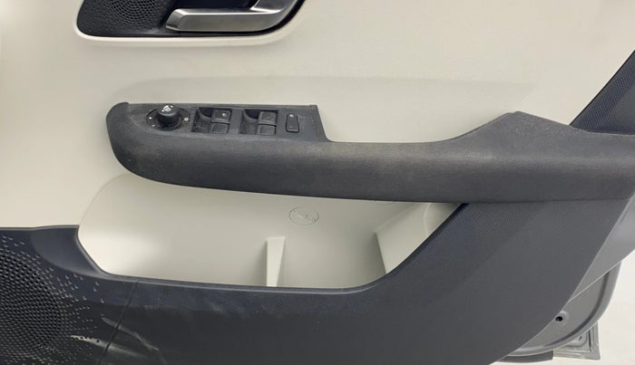 2022 Tata ALTROZ XZ PETROL, Petrol, Manual, 22,893 km, Driver Side Door Panels Control