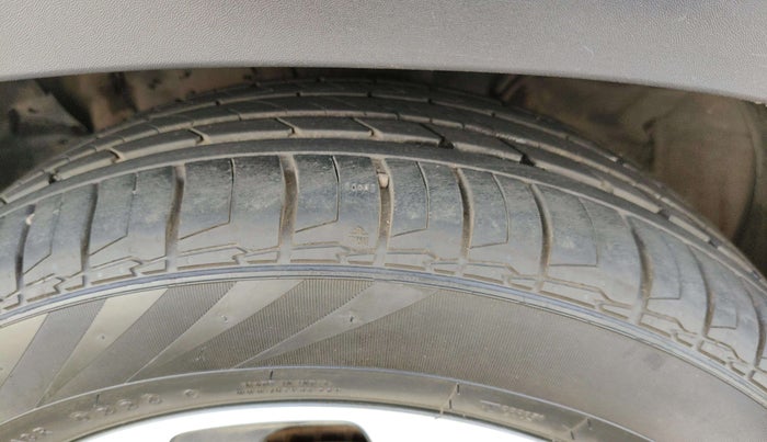 2021 KIA SELTOS X LINE 1.5 DIESEL AT, Diesel, Automatic, 45,770 km, Right Front Tyre Tread