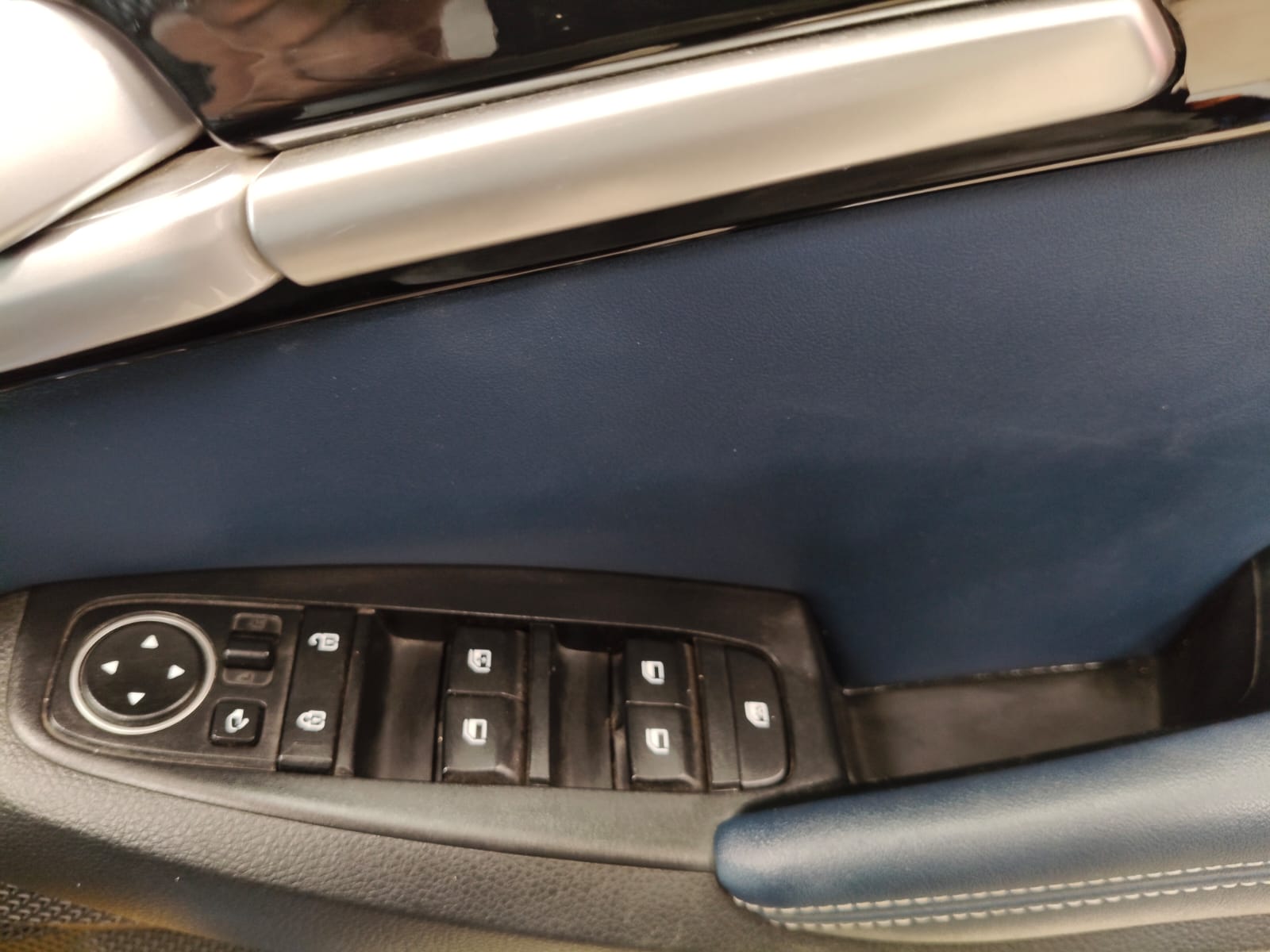 2021 KIA SELTOS X LINE 1.5 DIESEL AT, Diesel, Automatic, 45,770 km, Driver Side Door Panels Control