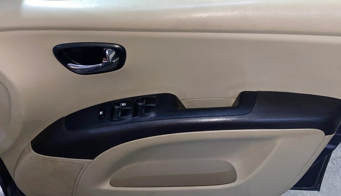 2013 Hyundai i10 SPORTZ 1.1, Petrol, Manual, 58,732 km, Driver Side Door Panels Control