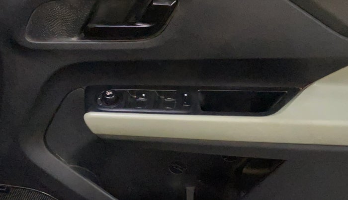 2022 Tata PUNCH ADVENTURE MT, Petrol, Manual, 27,449 km, Driver Side Door Panels Control