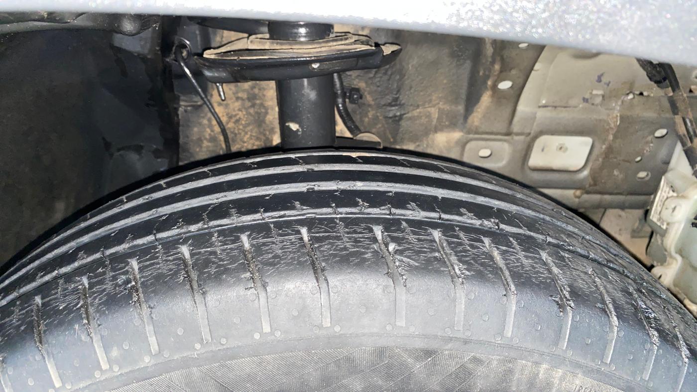 2022 Tata PUNCH ADVENTURE MT, Petrol, Manual, 27,473 km, Right Front Tyre Tread