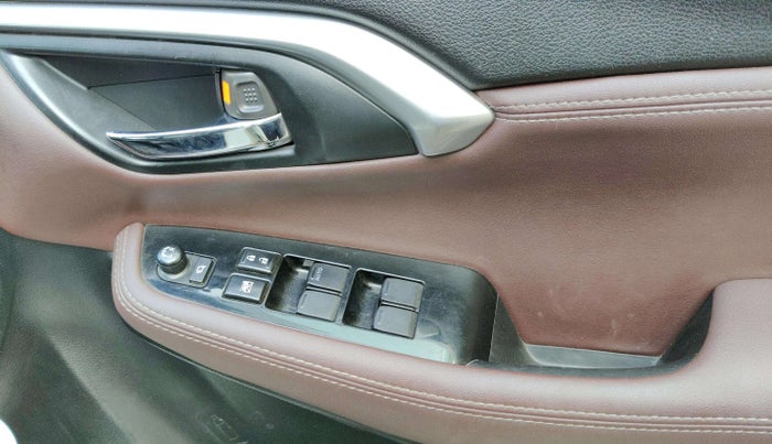 2024 Maruti Grand Vitara ZETA SMART HYBRID, Petrol, Manual, 21,947 km, Driver Side Door Panels Control