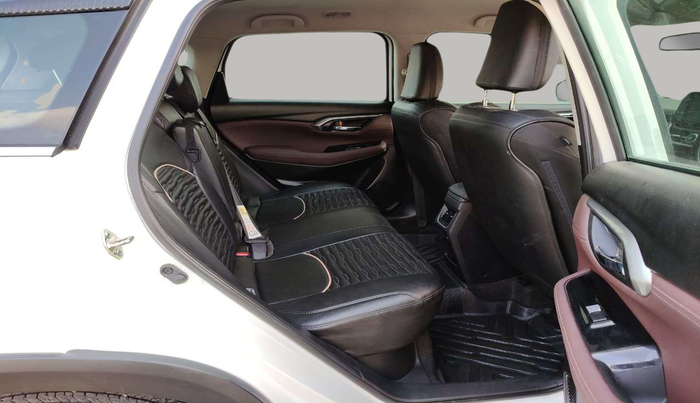 2024 Maruti Grand Vitara ZETA SMART HYBRID, Petrol, Manual, 21,947 km, Right Side Rear Door Cabin