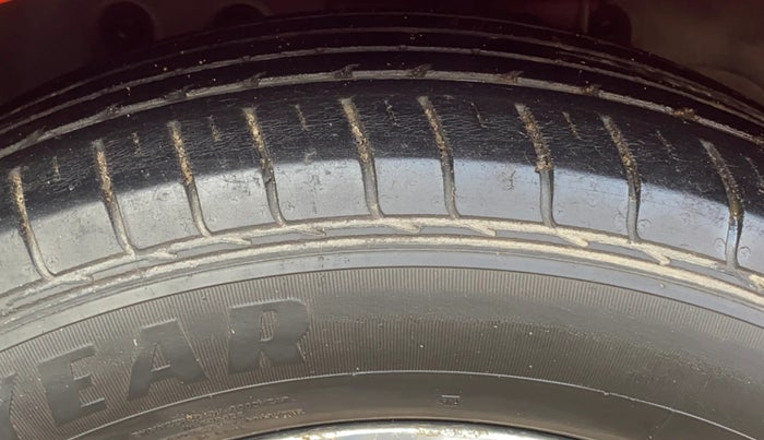 2017 Ford Ecosport TITANIUM 1.5L DIESEL, Diesel, Manual, 96,983 km, Left Front Tyre Tread