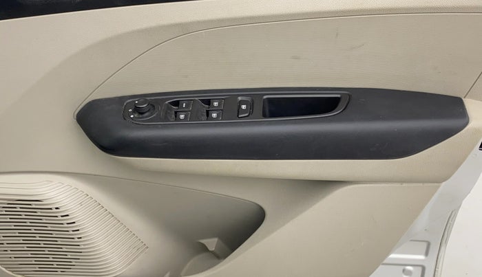 2022 Renault TRIBER RXZ, Petrol, Manual, 19,954 km, Driver Side Door Panels Control